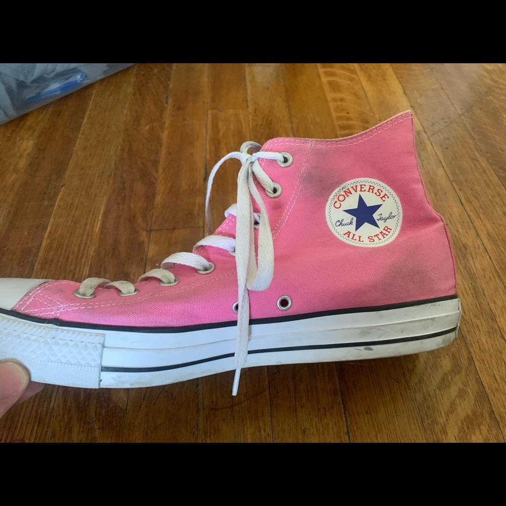 I’m selling my pink converse